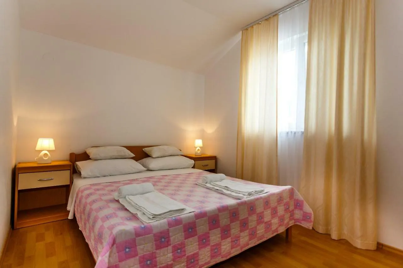 Villa Luka Malinska 0*,  Croazia